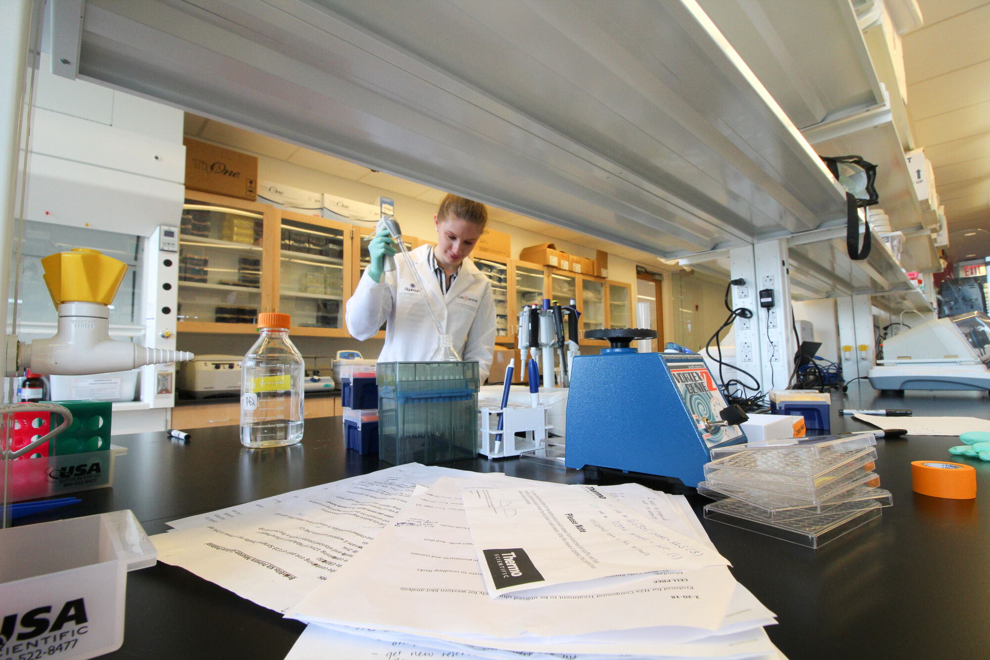 Lab Central610 Facility Photo Scientist Working